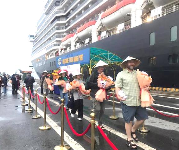 Khách tàu biển sẽ có một ngày tham quan các điểm du lịch của Đà Nẵng Khách tàu biển sẽ có một ngày tham quan các điểm du lịch của Đà Nẵng