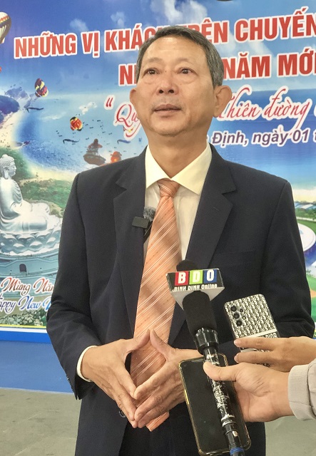 Ông Trần Văn Thanh trả lời phỏng vấn của báo chí. Ảnh: VH Ông Trần Văn Thanh trả lời phỏng vấn của báo chí. Ảnh: VH