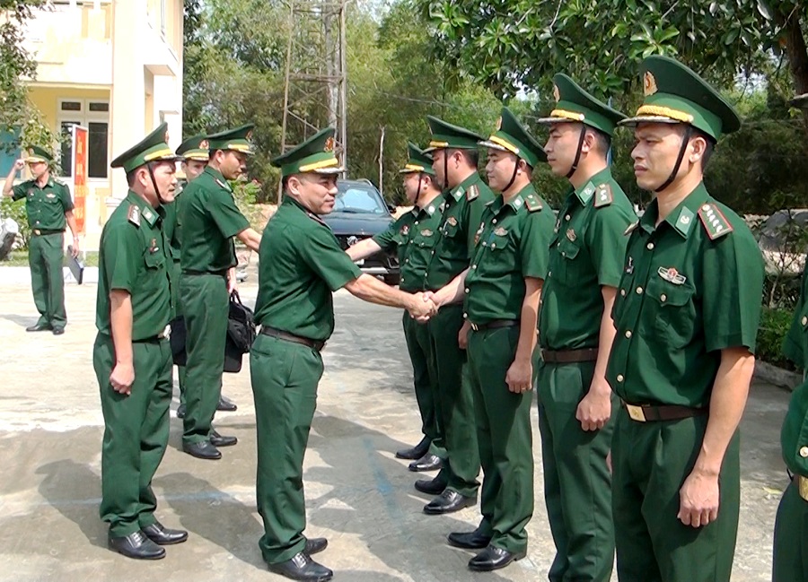 Đoàn công tác do Đại tá Nguyễn Tuấn, Phó Chỉ huy trưởng BĐBP tỉnh làm trưởng đoàn kiểm tra công tác SSCĐ tại đồn Biên phòng CKQT Bình Hiệp Đoàn công tác do Đại tá Nguyễn Tuấn, Phó Chỉ huy trưởng BĐBP tỉnh làm trưởng đoàn kiểm tra công tác SSCĐ tại đồn Biên phòng CKQT Bình Hiệp