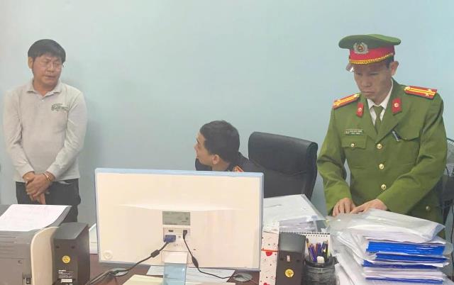 Công an tỉnh Quảng Nam thực hiện lệnh khám xét phòng làm việc của Lê Văn Được