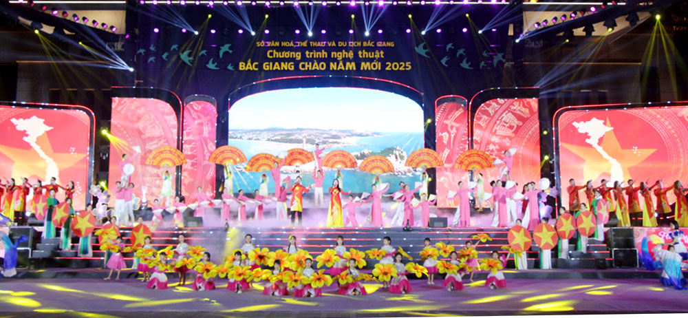 Mở đầu chương trình là hợp ca nam nữ biểu diễn ca khúc Mở đầu chương trình là hợp ca nam nữ biểu diễn ca khúc