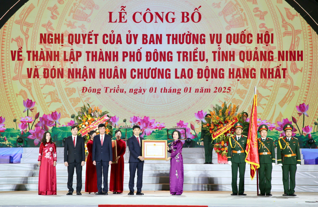 Lễ công bố Nghị quyết của Ủy ban Thường vụ Quốc hội về thành lập thành phố Đông Triều