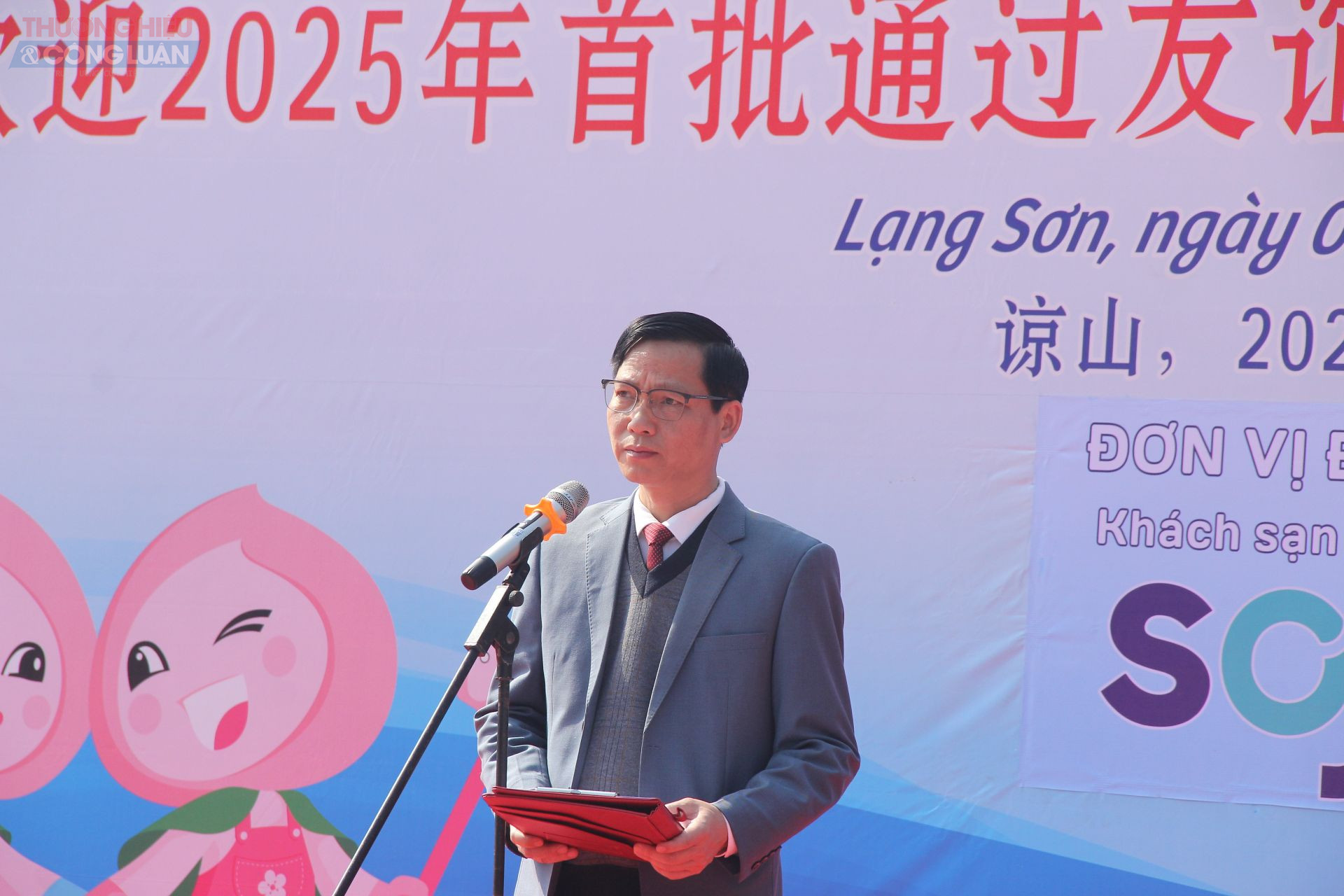 Giám đốc Trung tâm Xúc tiến Đầu tư, Thương mại và Du lịch Lạng Sơn Hoàng Xuân Thuận phát biểu tại chương trình