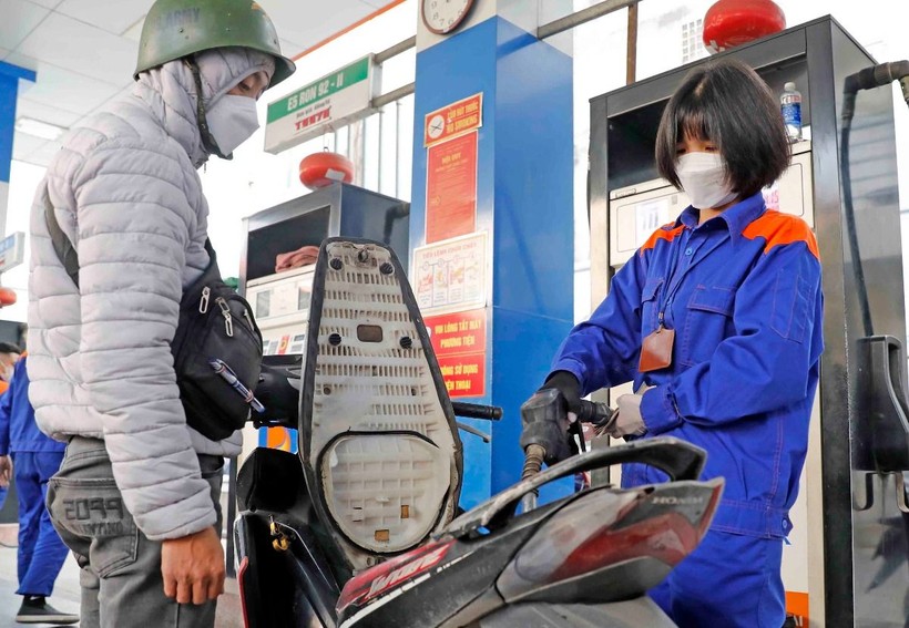 Giá xăng dầu hôm nay 1/1: Tăng giá