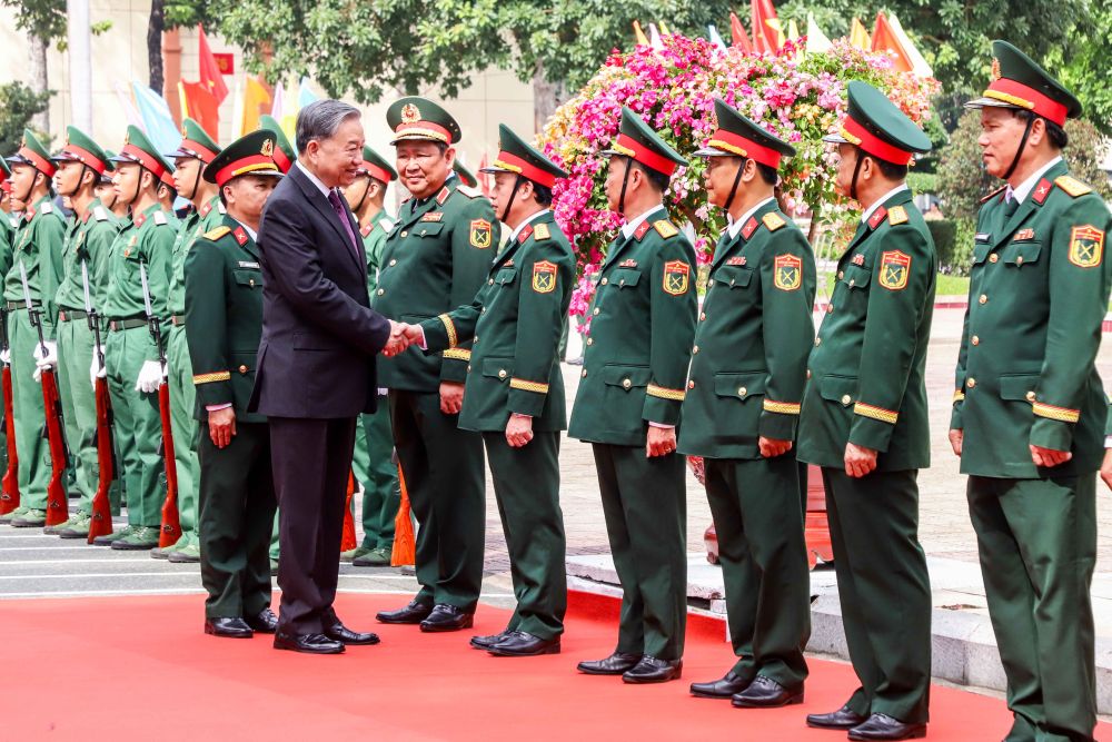 Tổng Bí thư Tô Lâm thăm và làm việc tại Bộ Chỉ huy quân sự tỉnh Bình Dương. Ảnh báo Bình Dương.