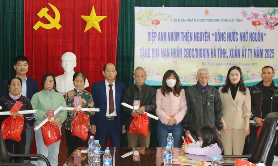 Hà Tĩnh: Trao 40 suất quà cho nạn nhân chất độc da cam/dioxin