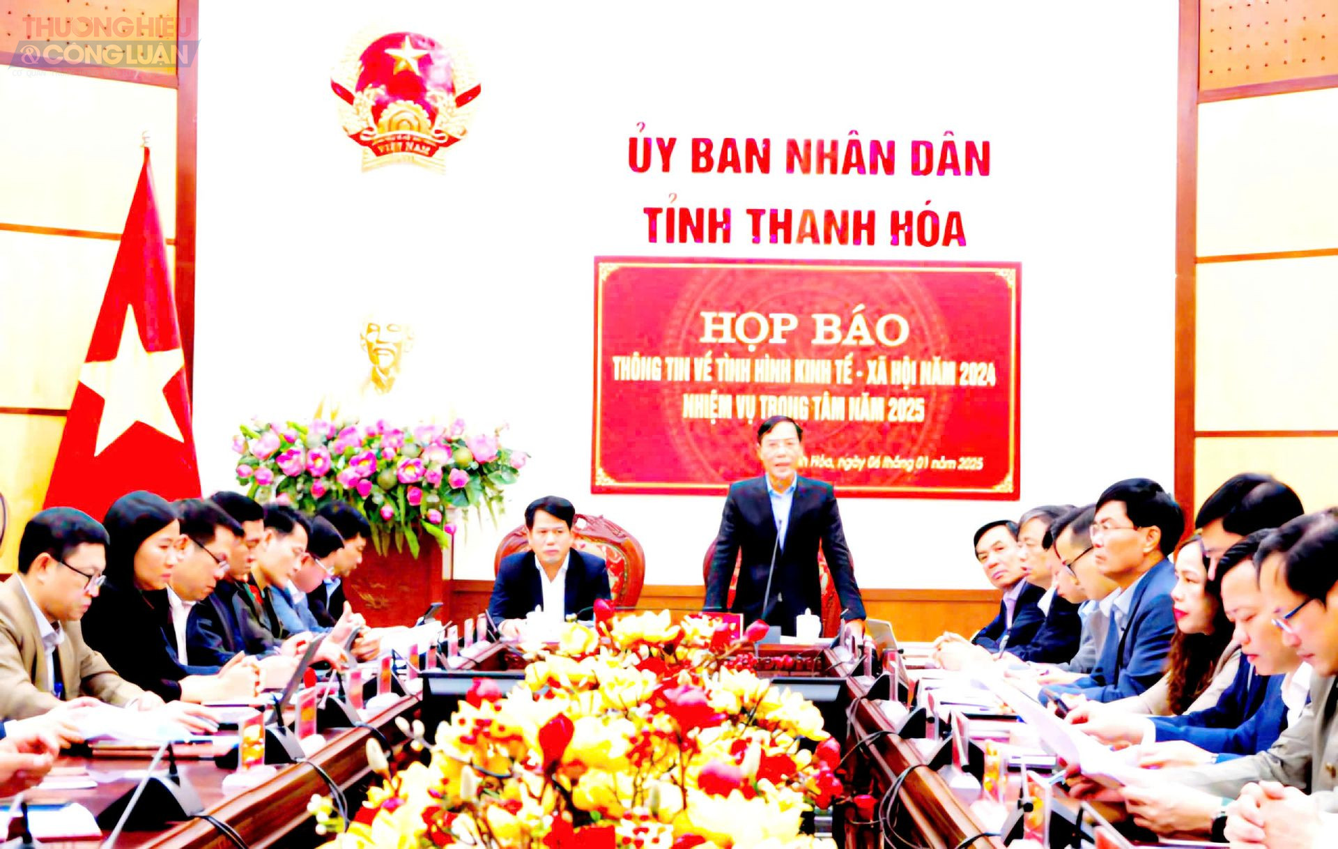 Ông Đầu Thanh Tùng Phó Chủ tịch UBND tỉnh Thanh Hóa phát biểu kết luận buổi họp báo.