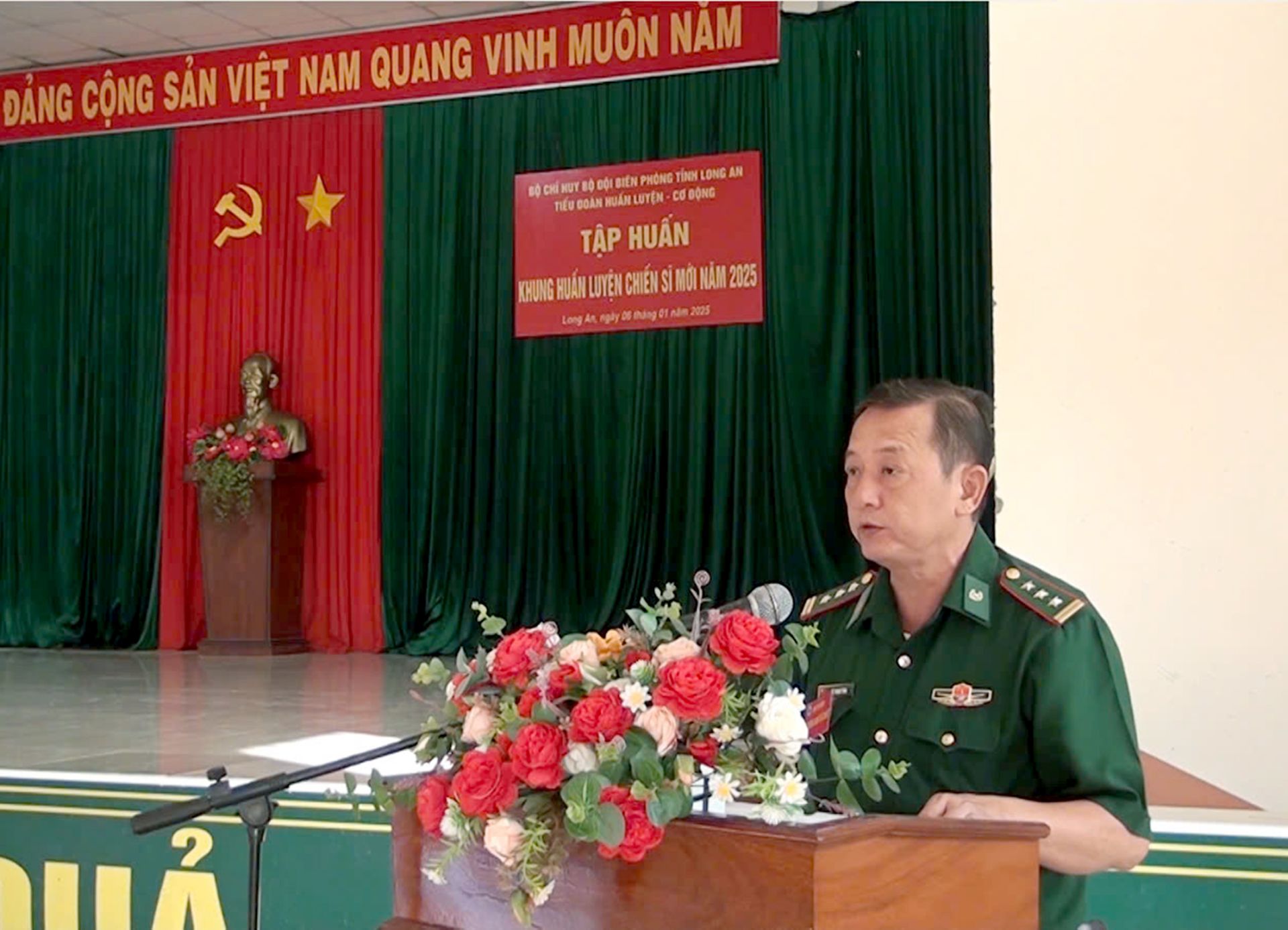 Tập huấn khung huấn luyện chiến sĩ mới năm 2025