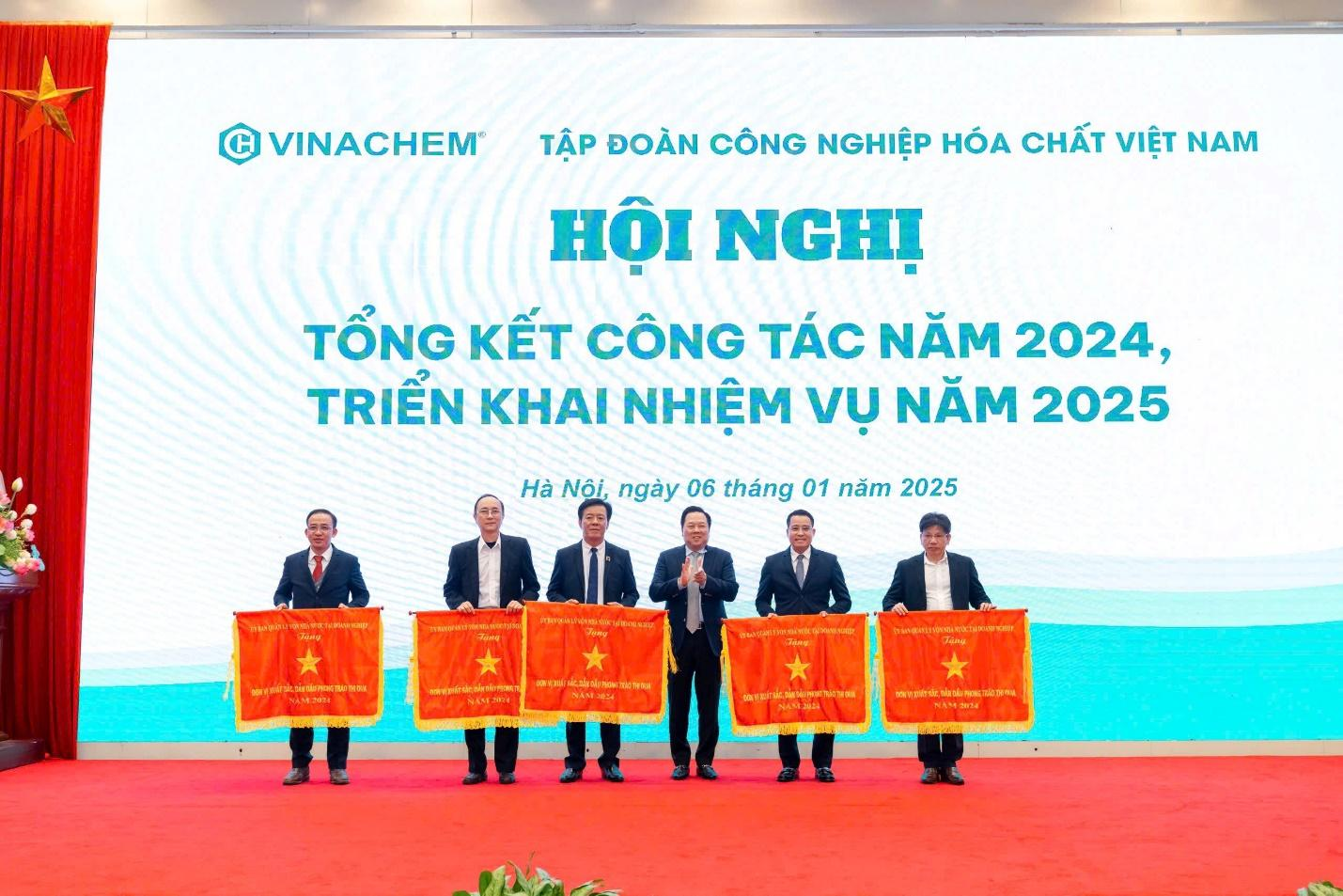 Các đơn vị nhận Cờ thi đua của Ủy ban Quản lý vốn Nhà nước tại doanh nghiệp