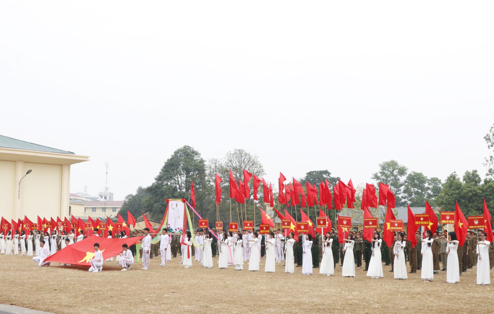 Toàn cảnh nghi thức chào cờ.