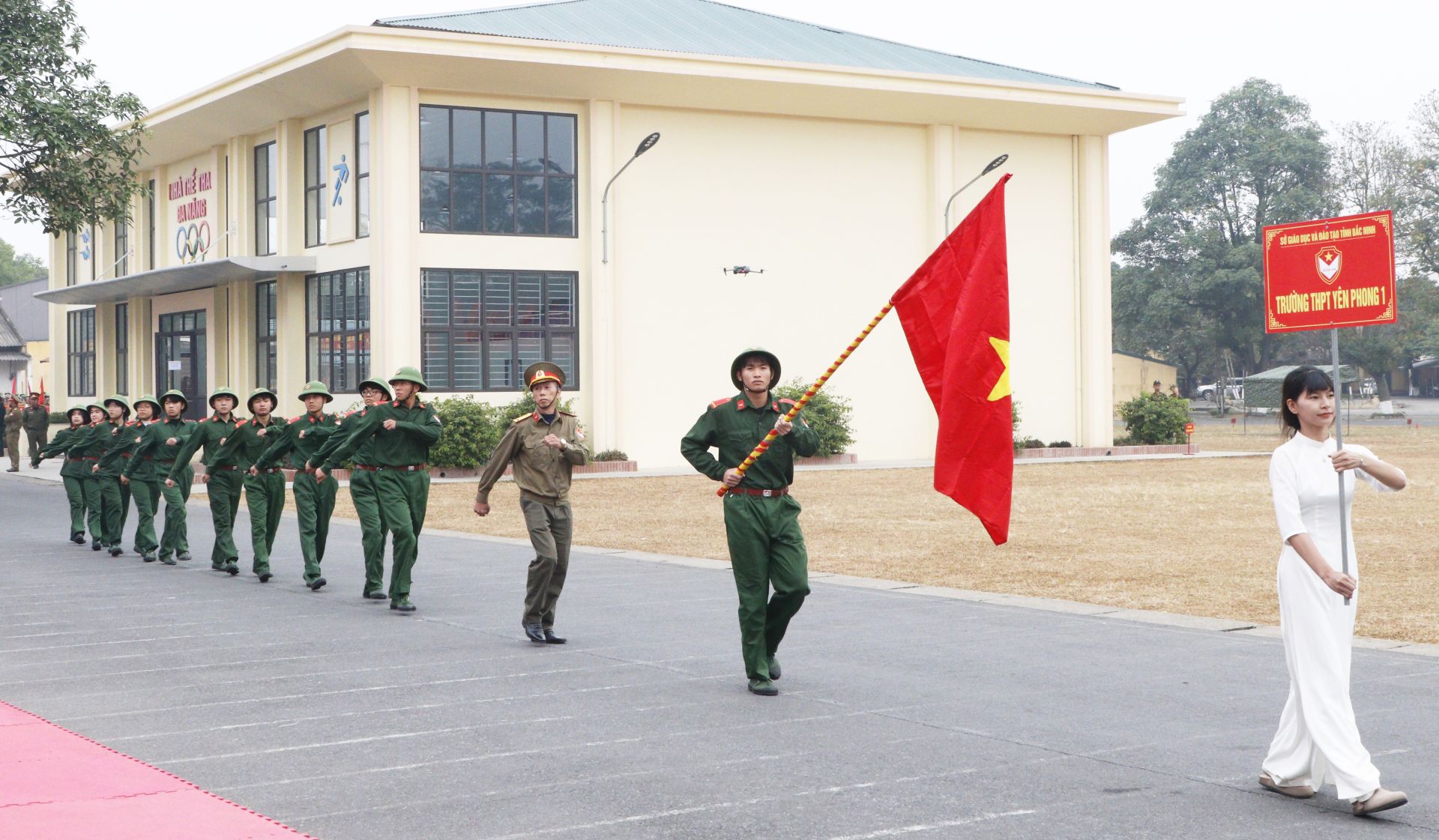 Phần diễu hành của Trường THPT Yên Phong số 1.