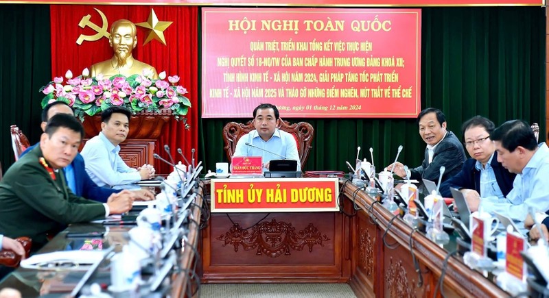 Ông Nguyễn Minh Hùng, Phó Chủ tịch UBND tỉnh Hải Dương chủ trì cuộc họp.