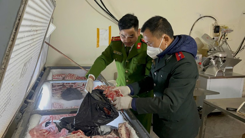 Hà Nội tạm giữ trên 3 tấn thực phẩm không rõ nguồn gốc