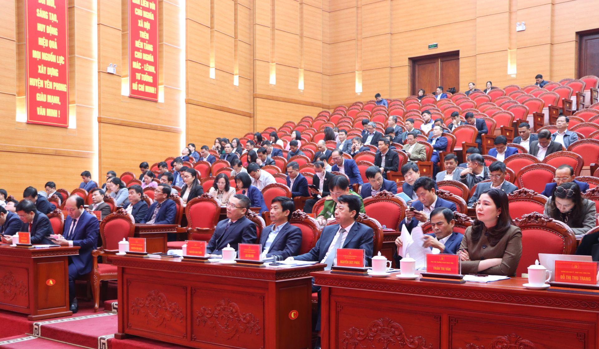 Toàn cảnh hội nghị.