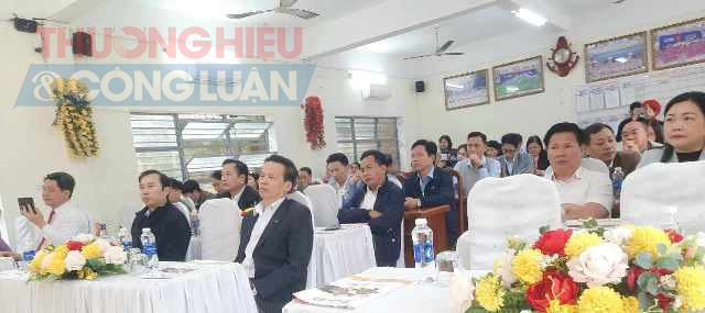 Lãnh đạo UBND quận, lãnh đạo phòng Giáo dục Đào tạo quận Liên Chiểu cùng lãnh đạo các phòng ban tham dự buổi lễ khánh thành.