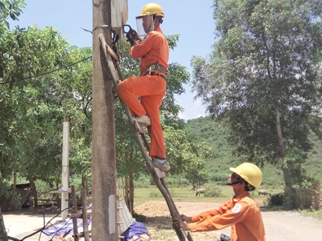 Năm 2024, ngành điện Quảng Bình đã phát hiện hơn 1.200 vụ vi phạm sử dụng điện.