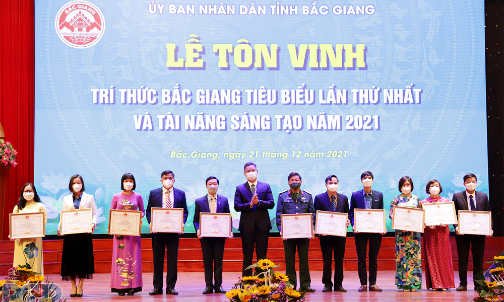 Lễ Tôn vinh trí thức Bắc Giang tiêu biểu lần thứ 1