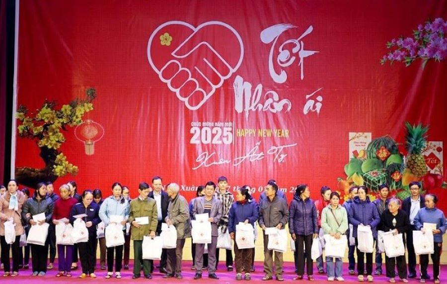 Hà Tĩnh trích gần 4,4 tỷ đồng chúc thọ và tặng quà đối tượng bảo trợ xã hội Tết Ất Tỵ