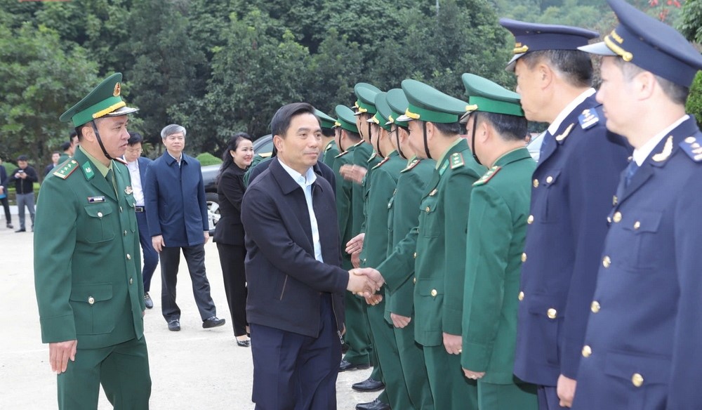 Bí thư Tỉnh ủy Nguyễn Doãn Anh kiểm tra công tác trực sẵn sàng chiến đấu của Đồn Biên phòng Mường Mìn, Đồn Biên phòng Tam Thanh, Hải quan Na Mèo và xã Na Mèo tại Đồn Biên phòng Cửa khẩu Quốc tế Na Mèo.