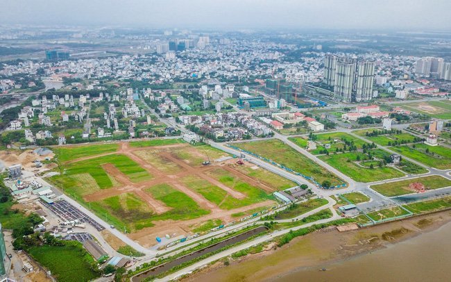 Các chuyên gia và doanh nghiệp nhìn nhận, theo quy định pháp luật hiện hành, một trong các phương pháp xác định giá đất đang được áp dụng cho các dự án bất động sản là phương pháp thặng dư. Đây là phương án xác định giá đất được sử dụng phổ biến nhất cho các dự án phát triển mới, giá đất tính theo phương án này đang quá cao do một số điểm còn bất cập