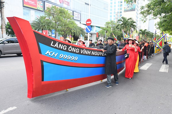 Lễ hội cầu ngư trong Festival Biển Nha Trang- Khánh Hòa đang diễn ra trên đường Trần Phú- Nha Trang