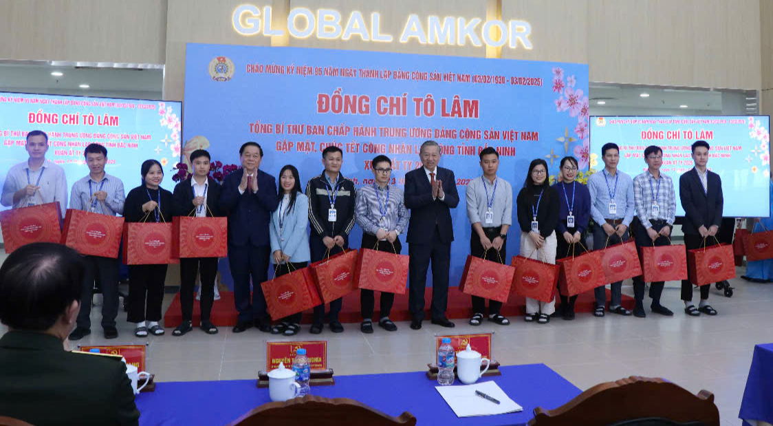 Tổng Bí thư Tô Lâm tặng quà, chúc Tết công nhân lao động Bắc Ninh