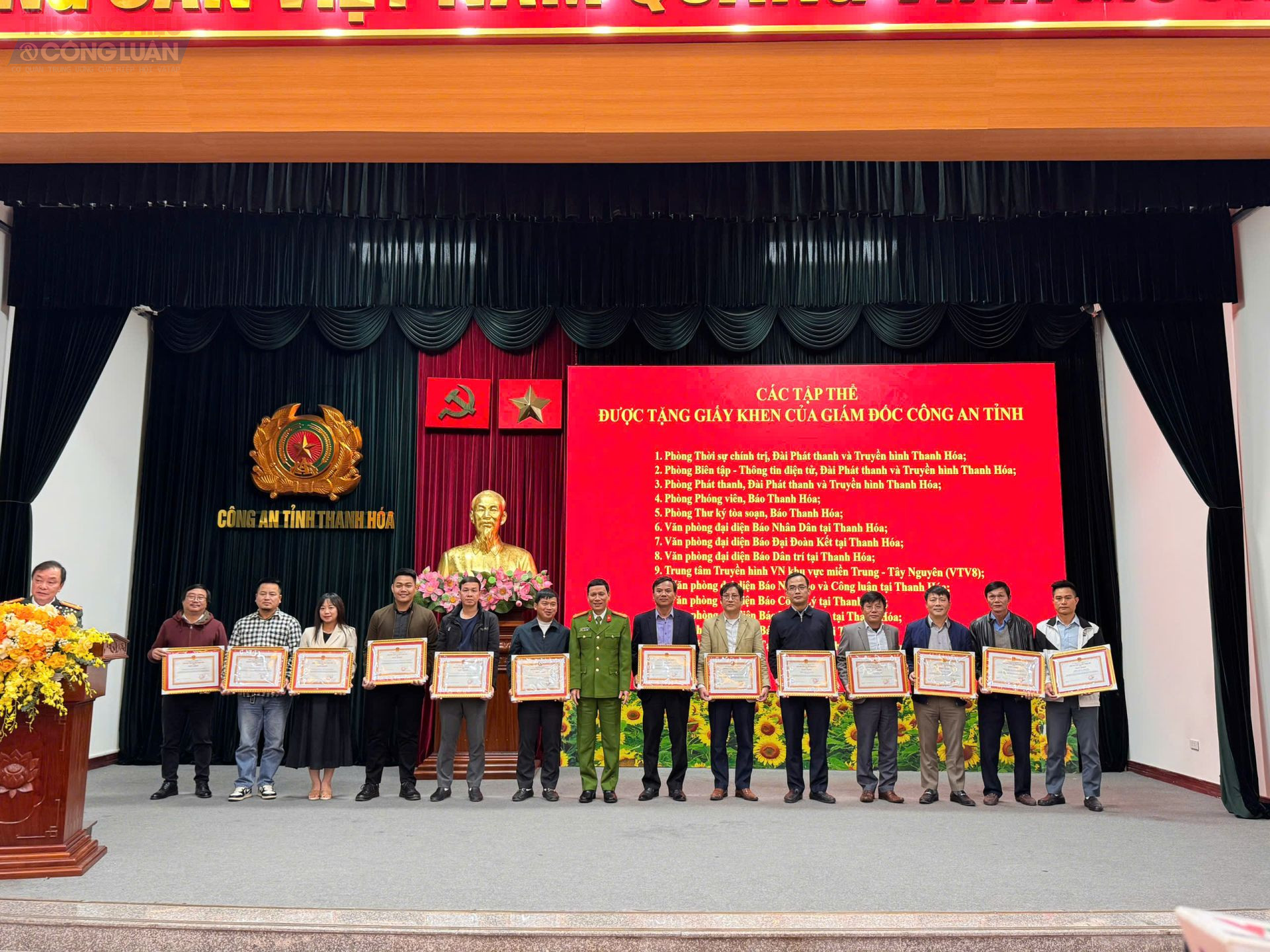 Văn phòng đại diện Tạp chí Thương hiệu & Công luận được Giám đốc Công an tỉnh Thanh Hóa tặng giấy khen