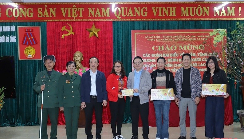 Công ty CP Mía đường Lam Sơn thăm, tặng quà các thương binh, bệnh binh, người có công tại Trung tâm Chăm sóc, nuôi dưỡng người có công Thanh Hóa.