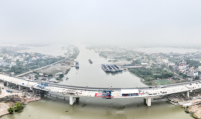 Nam Định: Hợp long cầu Lạc Quần