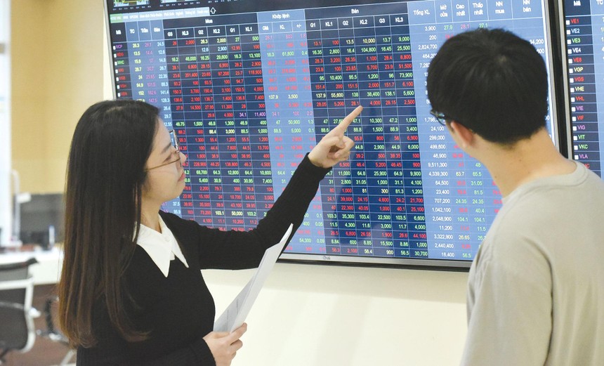 Chứng khoán phiên chiều 15/1: Nhóm cổ phiếu đầu tư công là tâm điểm của thị trường
