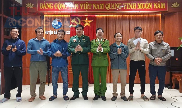 Đại diện UBND huyện đảo Cồn Cỏ tổ chức động viên khen thưởng kịp thời.