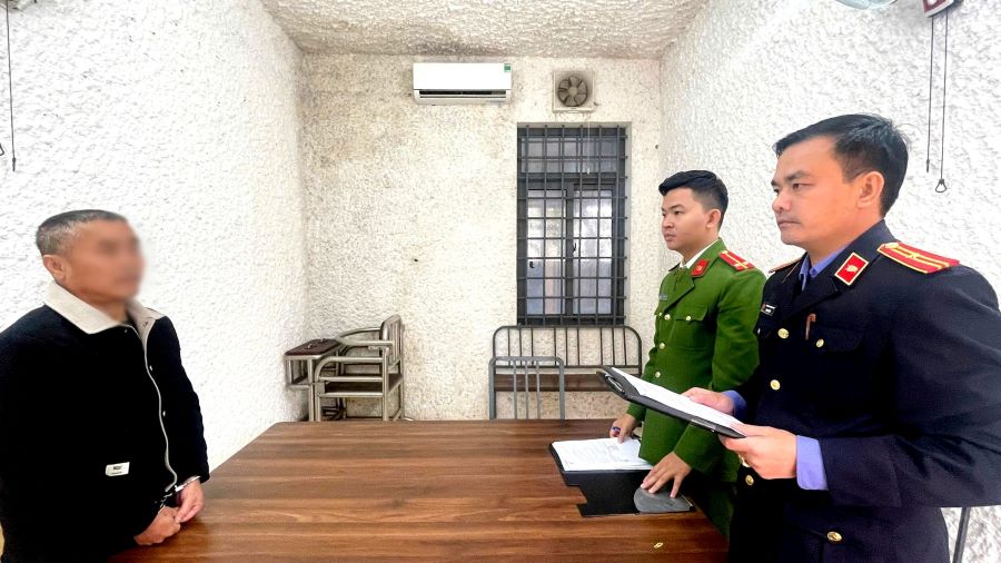 Mua hơn 400 viên ma túy về giấu ở nhà bố mẹ đẻ để sử dụng