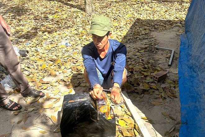 Thu giữ hơn 20kg pháo hoa nổ từ một đối tượng tại biên giới Tây Ninh