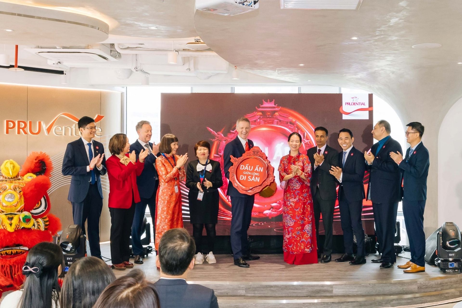 Trung tâm Chăm sóc Khách hàng mới tại Lotte Mall Tây Hồ, một dấu ấn giữa lòng Hà Nội minh chứng cho cam kết đồng hành với khách hàng của Prudential. Trung tâm Chăm sóc Khách hàng mới tại Lotte Mall Tây Hồ, một dấu ấn giữa lòng Hà Nội minh chứng cho cam kết đồng hành với khách hàng của Prudential.
