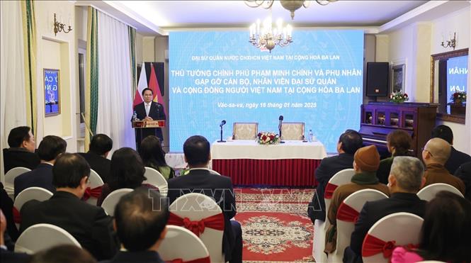 Thủ tướng Phạm Minh Chính phát biểu tại cuộc gặp cán bộ, nhân viên Đại sứ quán và cộng đồng người Việt Nam tại Cộng hòa Ba Lan. Ảnh: Dương Giang/TTXVN Thủ tướng Phạm Minh Chính phát biểu tại cuộc gặp cán bộ, nhân viên Đại sứ quán và cộng đồng người Việt Nam tại Cộng hòa Ba Lan. Ảnh: Dương Giang/TTXVN