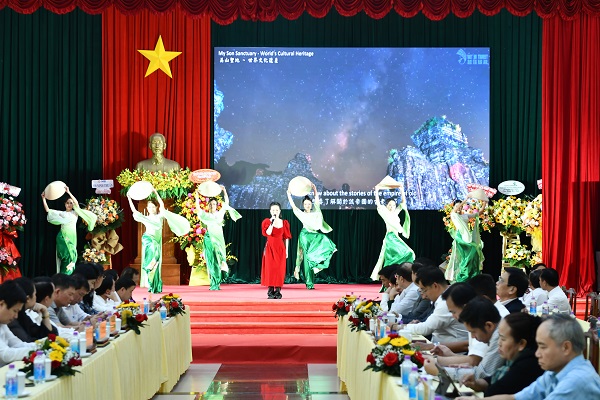 Văn nghệ chào mừng