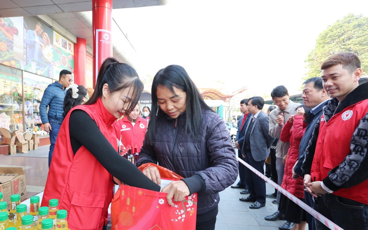 Bảo đảm tất cả các đối tượng chính sách đều có quả và được nhận quà trước Tết.