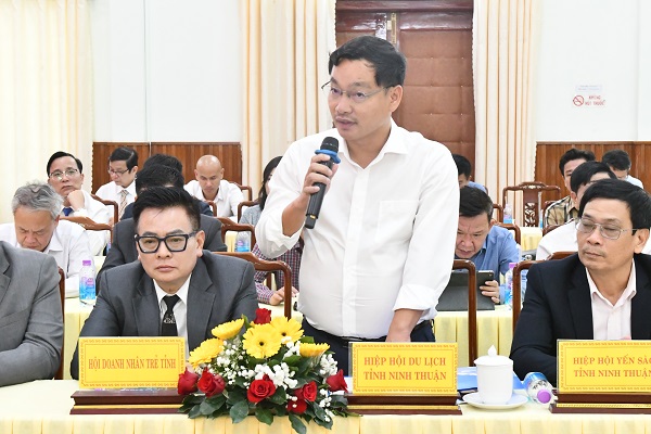 Đại biểu phát biểu