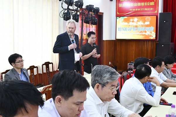 Đại biểu phát biểu