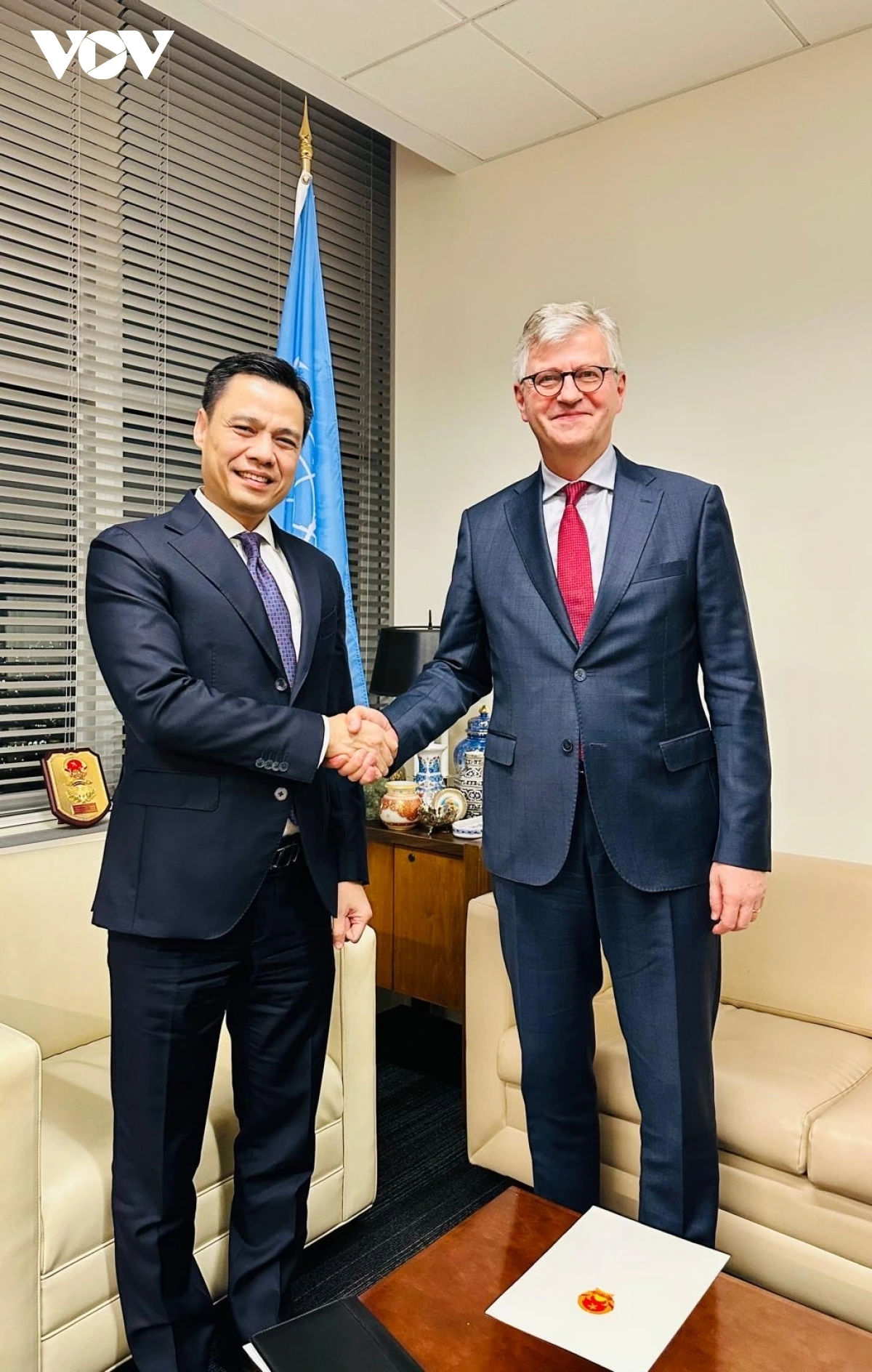 Đại sứ Đặng Hoàng Giang và Phó Tổng thư ký Liên Hợp Quốc Jean-Pierre Lacroix