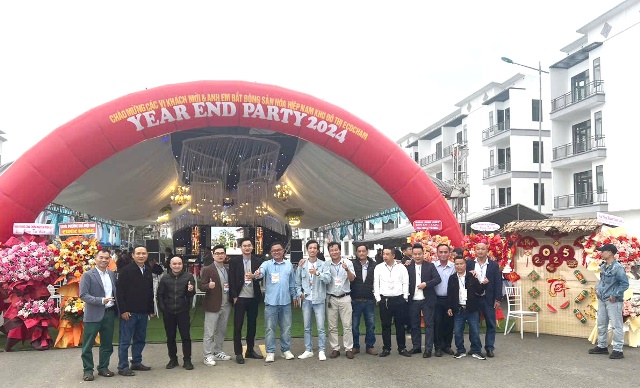 Hội Bất động sản Eco Charm ủng hộ Quỹ ủng hộ người khó khăn phường Hòa Hiệp Nam