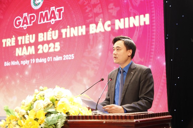 Bắc Ninh tuyên dương đảng viên trẻ tiêu biểu ảnh 1 Bí thư Tỉnh Đoàn Bắc Ninh Trần Văn Đăng phát biểu tại chương trình