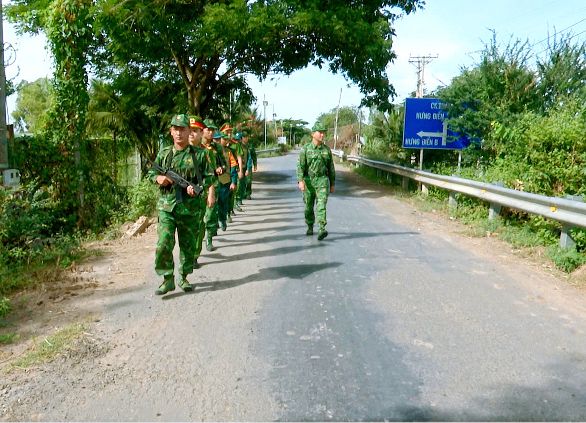 Đồn Biên phòng Sông Trăng chủ trì, phối hợp với lực lượng Công an, Quân sự tuần tra kiểm soát, giữ vững an ninh trật tự trên địa bàn, nhất là thời gian cao điểm trước, trong và sau tết Nguyên đán Ất Tỵ 2025 Đồn Biên phòng Sông Trăng chủ trì, phối hợp với lực lượng Công an, Quân sự tuần tra kiểm soát, giữ vững an ninh trật tự trên địa bàn, nhất là thời gian cao điểm trước, trong và sau tết Nguyên đán Ất Tỵ 2025