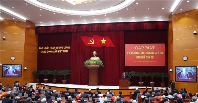 Bộ Chính trị, Ban Bí thư gặp mặt các đồng chí lãnh đạo, nguyên lãnh đạo Đảng, Nhà nước