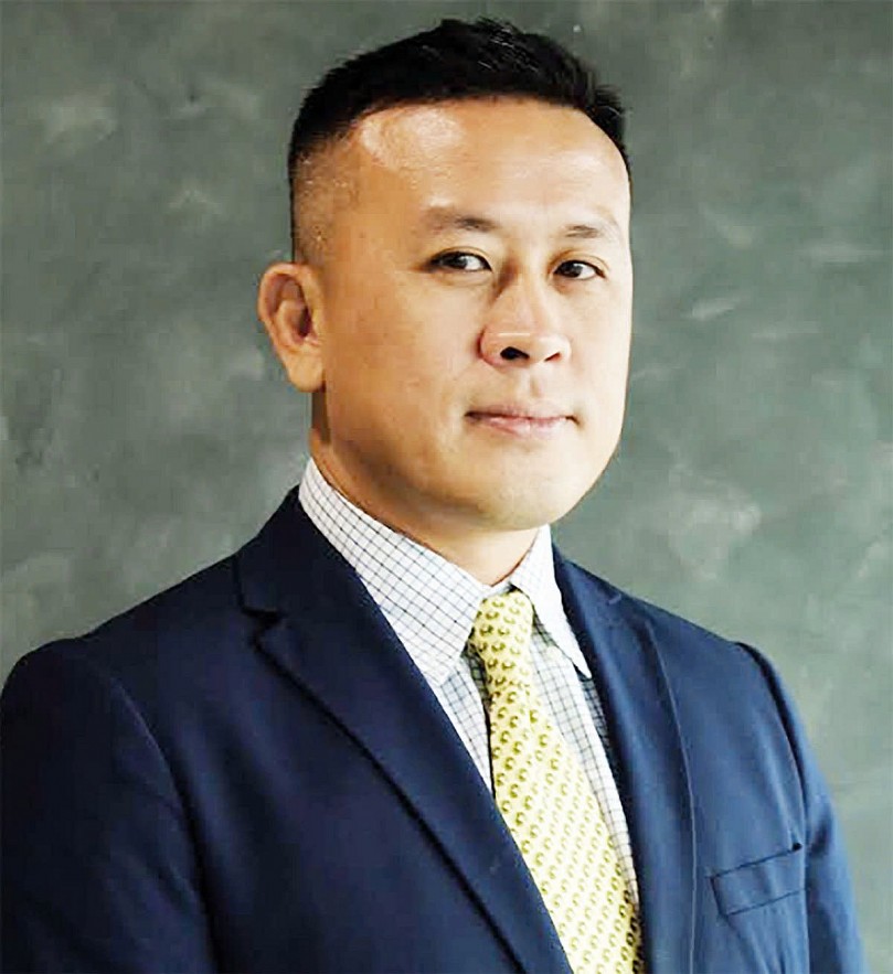 Ông Simon Chen Ông Simon Chen