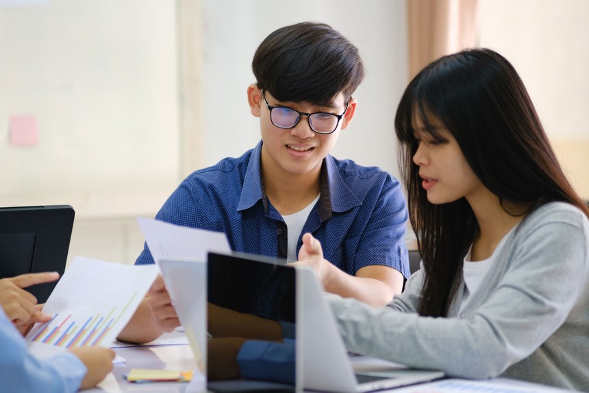 Chứng khoán phiên chiều 21/1: Nhà đầu tư chuyển sự chú ý sang các cổ phiếu vốn hóa vừa và nhỏ