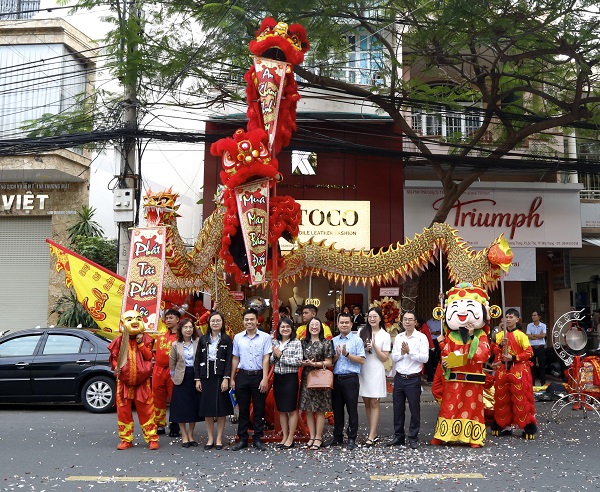 Không khí khai trương cửa hàng giới thiệu sản phẩm Khatoco Không khí khai trương cửa hàng giới thiệu sản phẩm Khatoco