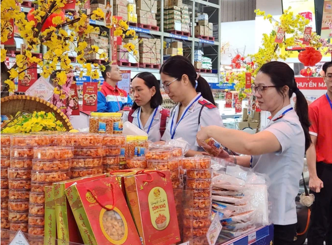 Đoàn kiểm tra khảo sát thực tế về cung ứng thực phẩm, hàng hoá dịp tết tại Mega Market Đoàn kiểm tra khảo sát thực tế về cung ứng thực phẩm, hàng hoá dịp tết tại Mega Market