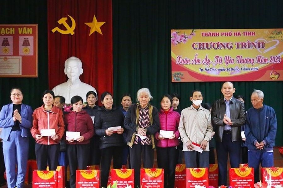 “Xuân ấm áp - Tết yêu thương” tại thành phố Hà Tĩnh