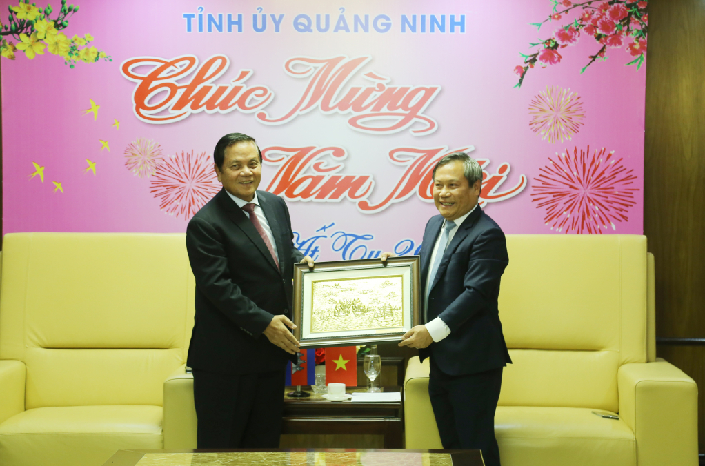 Bí thư Tỉnh ủy Quảng Ninh tiếp xã giao Đoàn đại biểu cấp cao Đảng Nhân dân Campuchia.